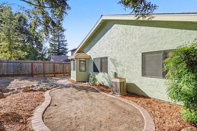 466 De Mar Dr, Sacramento, CA 95831