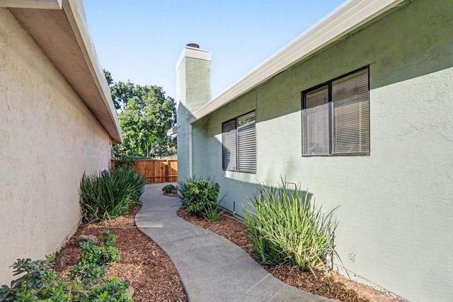 466 De Mar Dr, Sacramento, CA 95831