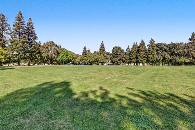 466 De Mar Dr, Sacramento, CA 95831