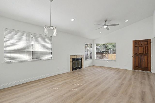 466 De Mar Dr, Sacramento, CA 95831