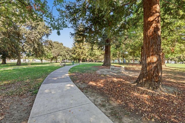 466 De Mar Dr, Sacramento, CA 95831