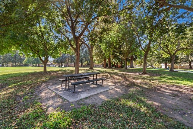 466 De Mar Dr, Sacramento, CA 95831