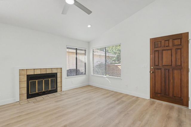 466 De Mar Dr, Sacramento, CA 95831