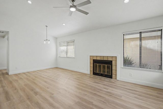 466 De Mar Dr, Sacramento, CA 95831