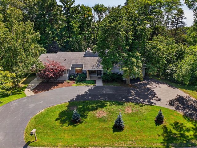 715 E Juniper LANE, Fox Point, WI 53217