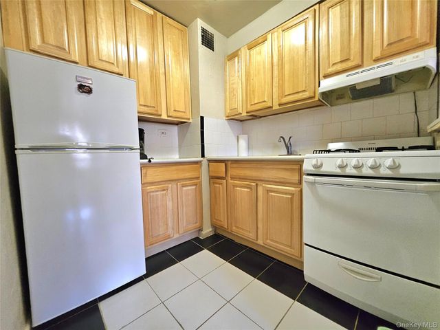 87-70 173 Street 5G, Jamaica, NY 11432