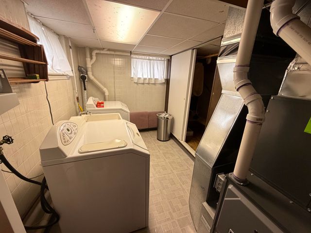 2196 S Dye Road, Flint, MI 48532