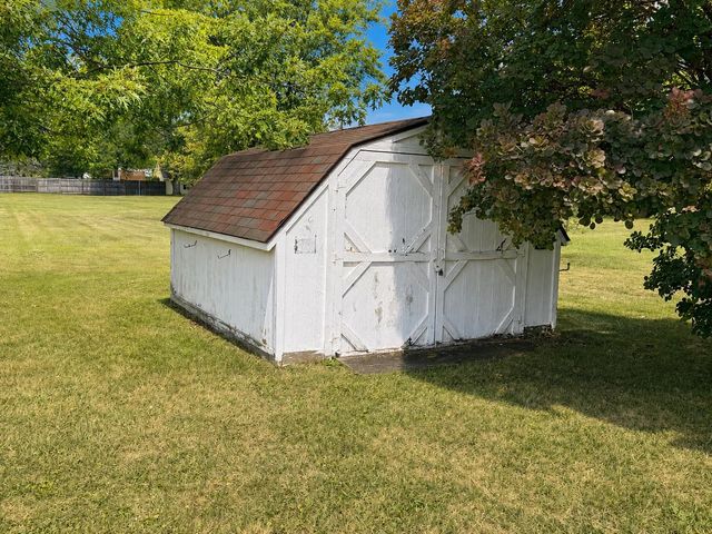 2196 S Dye Road, Flint, MI 48532
