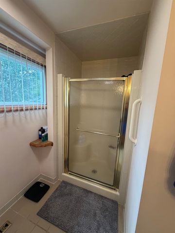 2196 S Dye Road, Flint, MI 48532