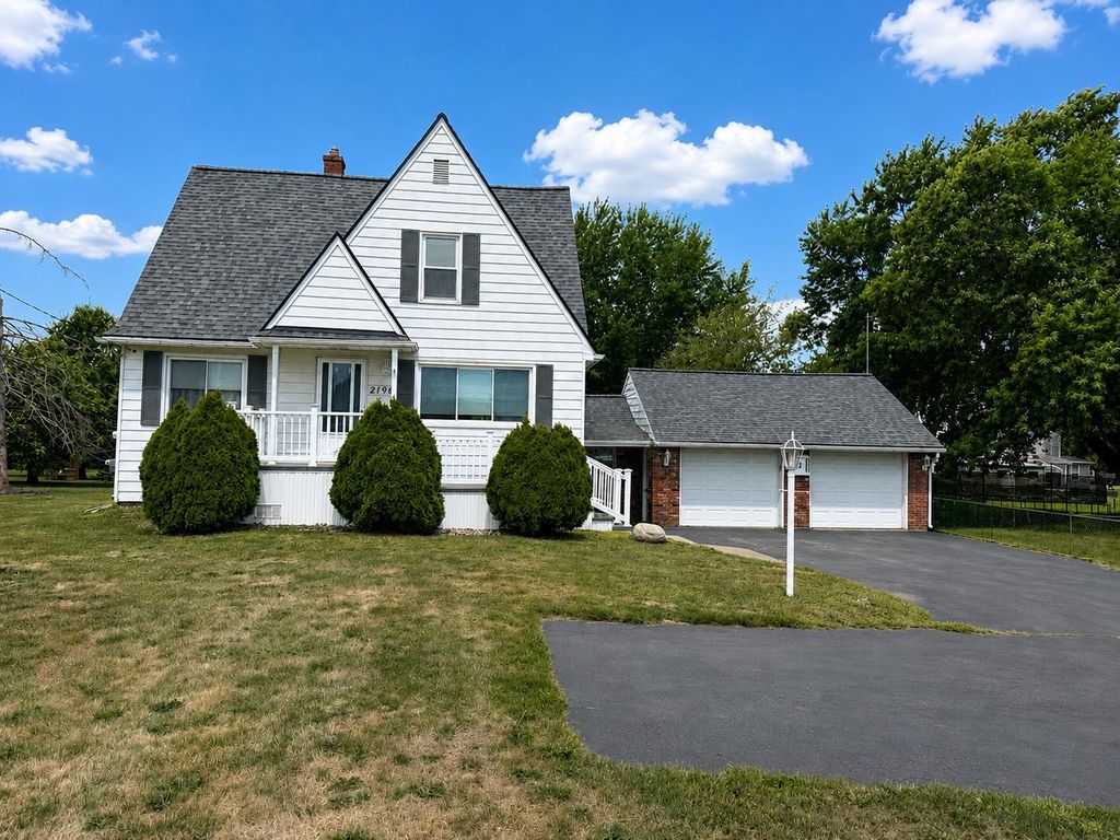 2196 S Dye Road, Flint, MI 48532