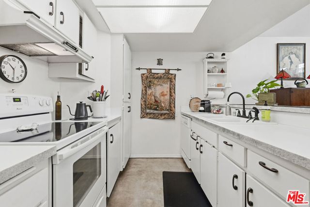 906 N Doheny Drive 221, West Hollywood, CA 90069