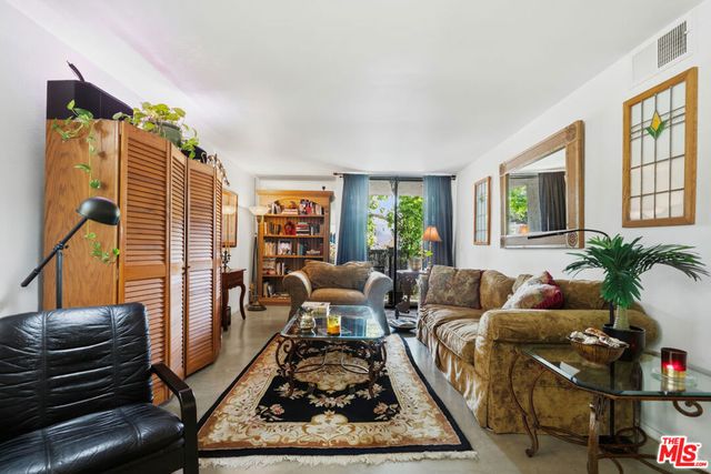 906 N Doheny Drive 221, West Hollywood, CA 90069