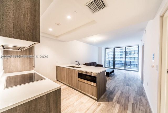 801 S Miami Ave 2707, Miami, FL 33130
