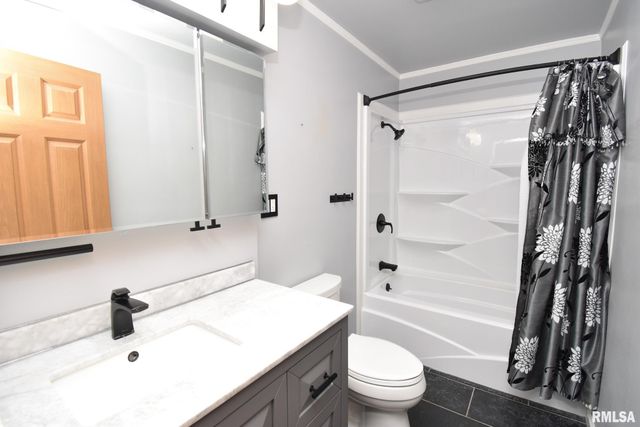 2715 TIARA STRIP, Peoria, IL 61607