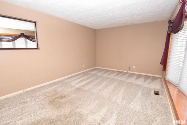 2715 TIARA STRIP, Peoria, IL 61607