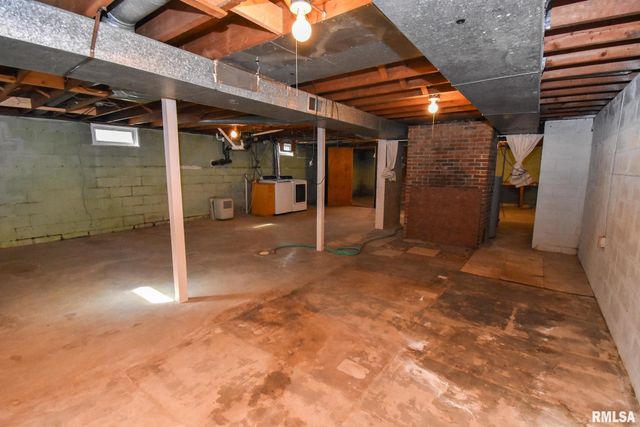 2715 TIARA STRIP, Peoria, IL 61607