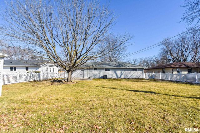 2715 TIARA STRIP, Peoria, IL 61607