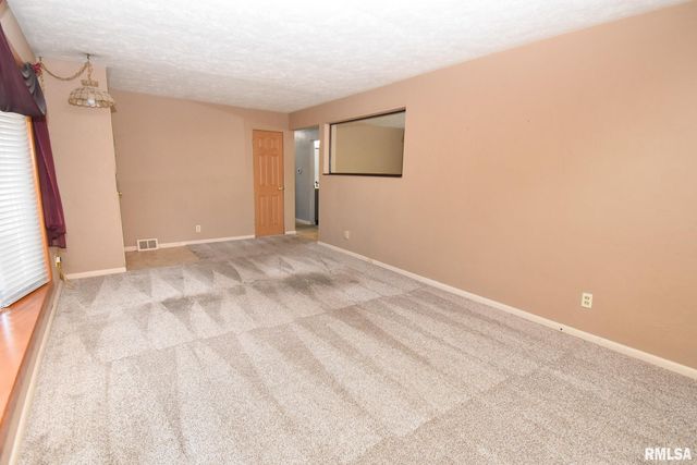 2715 TIARA STRIP, Peoria, IL 61607