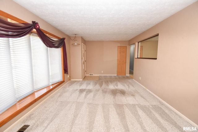 2715 TIARA STRIP, Peoria, IL 61607