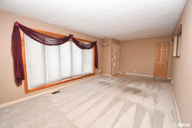 2715 TIARA STRIP, Peoria, IL 61607