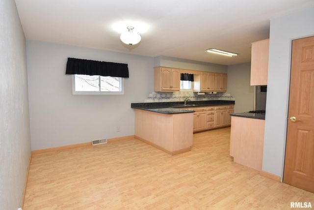 2715 TIARA STRIP, Peoria, IL 61607