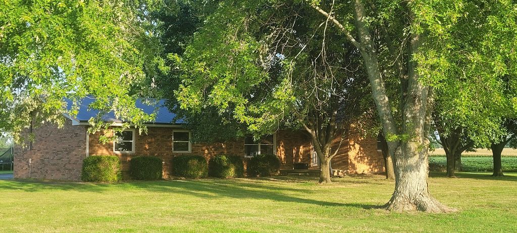 Image 1 of property listing at 8340 N Cherryville Lane, Mt Vernon, IL 62864