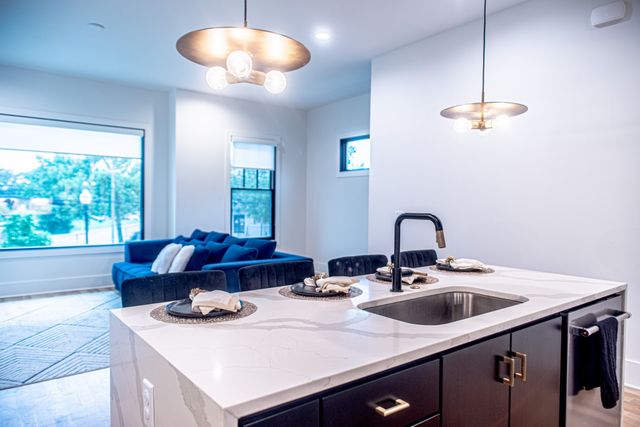 1002B Monroe St, Nashville, TN 37208