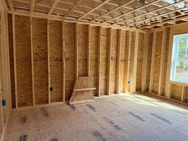 22 Buttrick Road, Londonderry, NH 03053