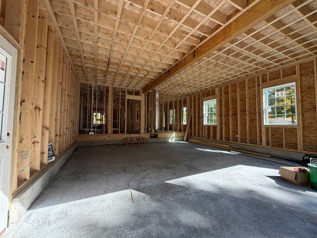 22 Buttrick Road, Londonderry, NH 03053