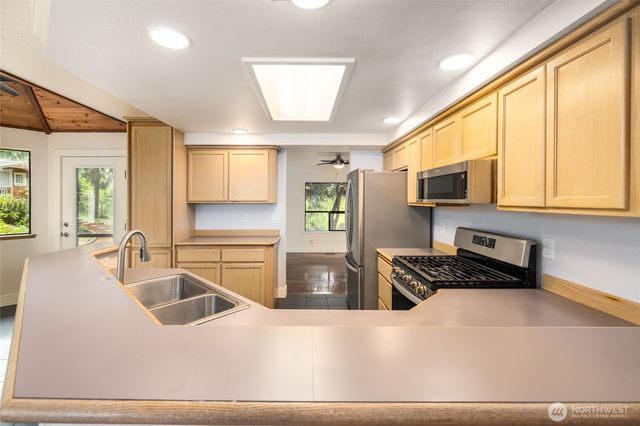 705 N Waugh Road, Mount Vernon, WA 98273