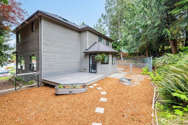 705 N Waugh Road, Mount Vernon, WA 98273