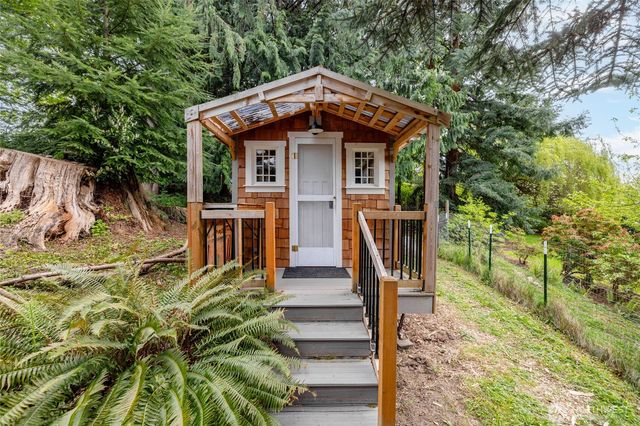 705 N Waugh Road, Mount Vernon, WA 98273