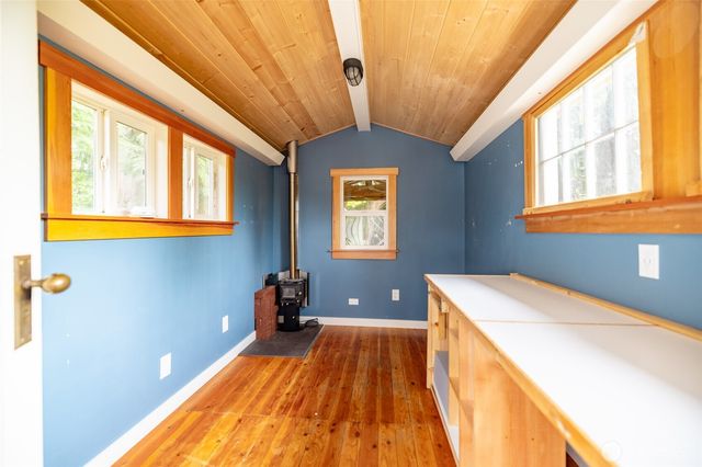 705 N Waugh Road, Mount Vernon, WA 98273