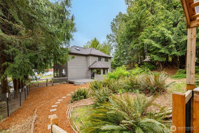 705 N Waugh Road, Mount Vernon, WA 98273