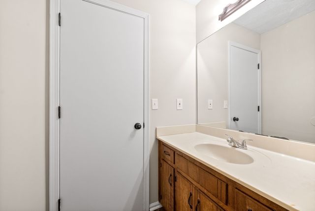 3243 Tower Dr Apt E, Clarksville, TN 37042