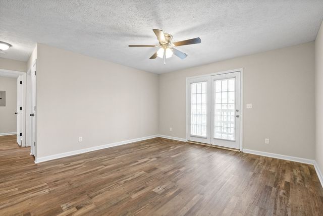 3243 Tower Dr Apt E, Clarksville, TN 37042