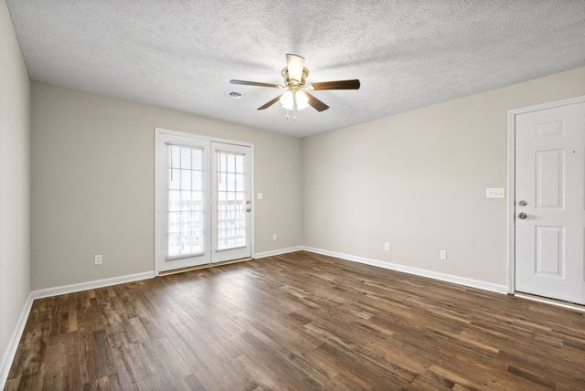 3243 Tower Dr Apt E, Clarksville, TN 37042