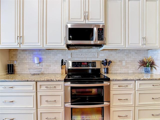 2803 ASTON AVENUE, Plant City, FL 33566