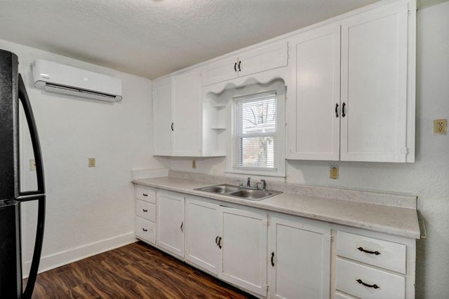 521 N Warren Avenue, Springfield, MO 65802