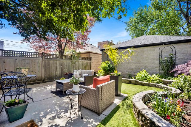 828 S Bell Avenue, Chicago, IL 60612