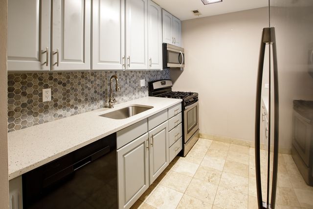 828 S Bell Avenue, Chicago, IL 60612