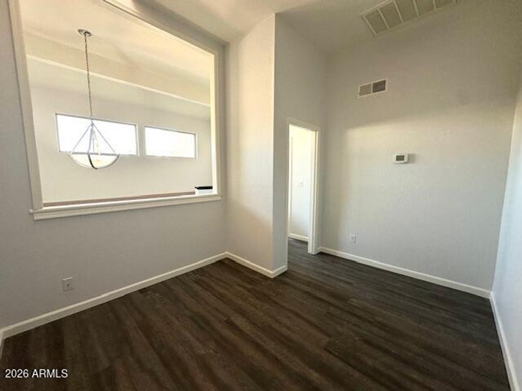 Image 17 of property listing at 3301 E KELTON Lane 103, Phoenix, AZ 85032