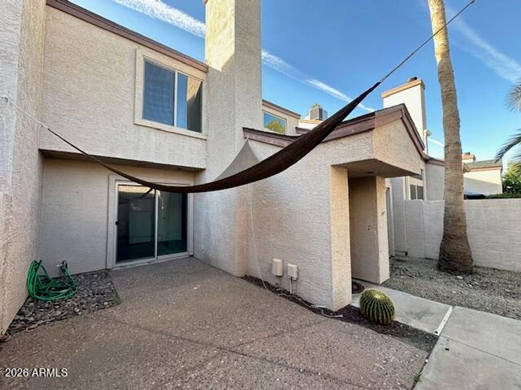 Image 2 of property listing at 3301 E KELTON Lane 103, Phoenix, AZ 85032