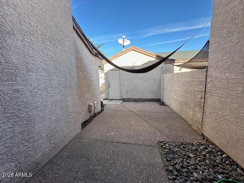 Image 23 of property listing at 3301 E KELTON Lane 103, Phoenix, AZ 85032