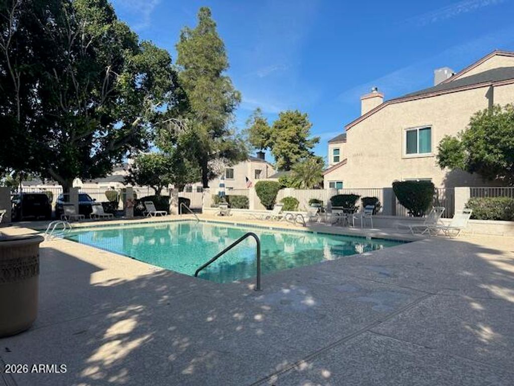 Image 25 of property listing at 3301 E KELTON Lane 103, Phoenix, AZ 85032