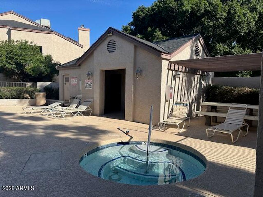 Image 26 of property listing at 3301 E KELTON Lane 103, Phoenix, AZ 85032