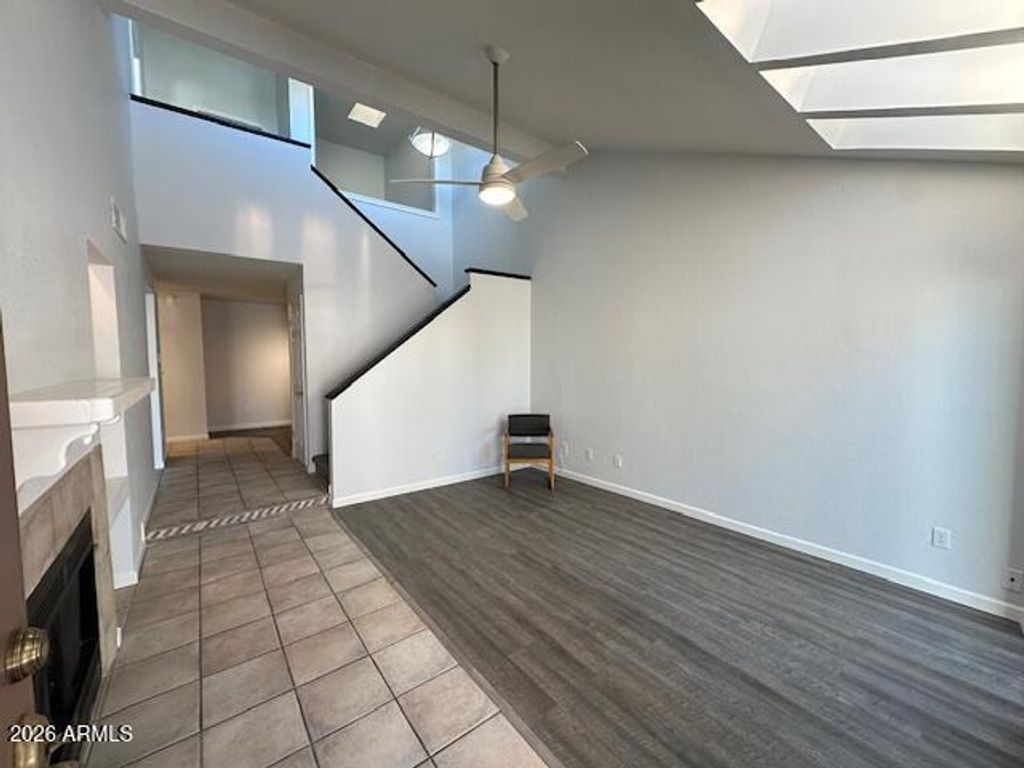 Image 30 of property listing at 3301 E KELTON Lane 103, Phoenix, AZ 85032