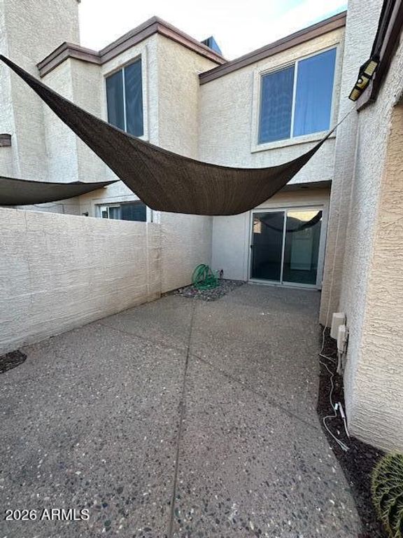 Image 8 of property listing at 3301 E KELTON Lane 103, Phoenix, AZ 85032