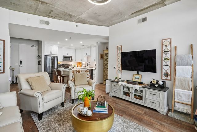 600 12th Ave S Apt 513, Nashville, TN 37203