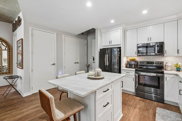 600 12th Ave S Apt 513, Nashville, TN 37203